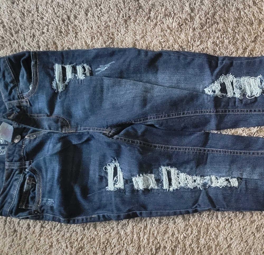 Ripped skinny jeans